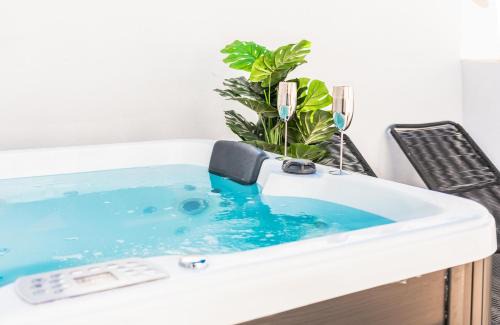 La Merced Apartment | Stylish Rooftop Apartment with Private Jacuzzi in the Center