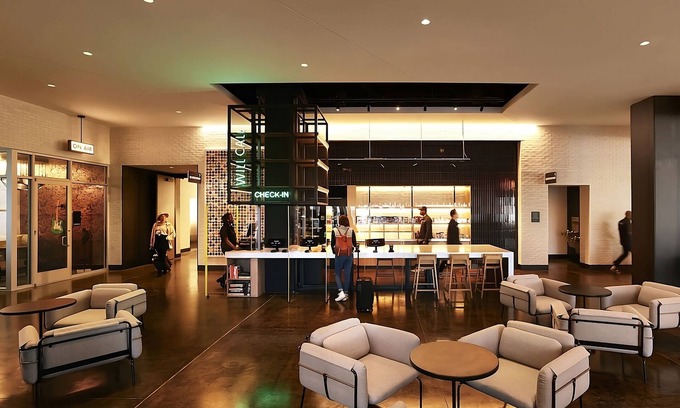 Downtown Atlanta Hotel | Unforgettable Skyline Views with Rooftop Bar & Pool Access