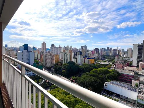 Liberdade Apartment | Rooftop com LINDA VISTA e Ar - Ao lado do metrô