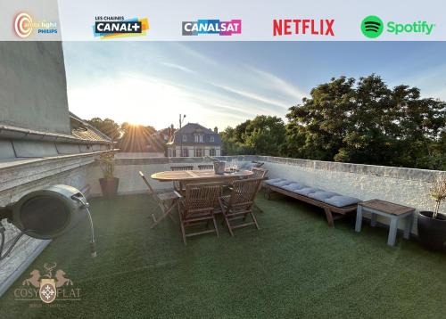 Senlis Apartment | Cozy Rooftop Flat with Ocean View in Central Senlis