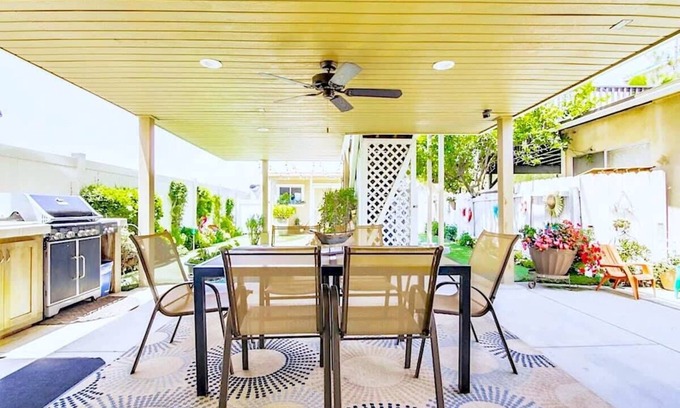 Bay Park Apartment | Ocean View Retreat with Rooftop Deck in Mission Bay