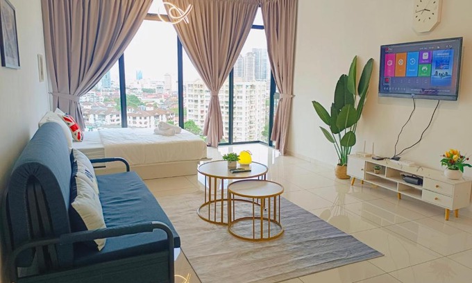 George Town Apartment | Relax by the Rooftop Pool at Star Home, 4-Star Getaway