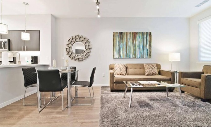 Menlo Park Apartment | Inviting Rooftop Sky Lounge & BBQ Near Stanford Hospital