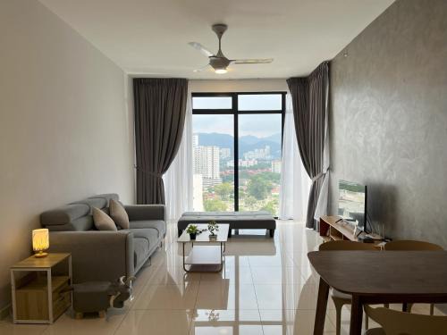 George Town House | Experience Rooftop Bliss with Sky Pool in Georgetown