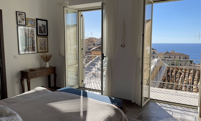 Pizzo Apartment | Rooftop Terrace with Sea View in Pizzo Old Town