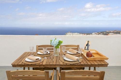 El Guincho Apartment | Convenient City-Center Apartment with Professional Coffee Machine