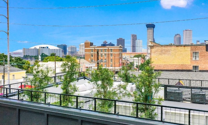 Faubourg Lafayette Villa | Experience the Galaxy Rooftop Villa - Rated 10/10 by Guests