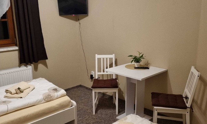 Torgau Cottage | Cozy Child-Friendly Room at Pension Torgau Awaits You