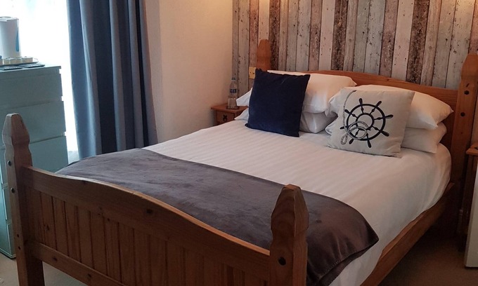 Paignton Bed & Breakfast | En-Suite Double Room with Pool Access and Top Rating 9/10
