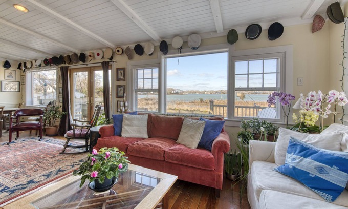 Sag Harbor Bed & Breakfast | Room 1 queen bed on waterfront + bikes and kayaks