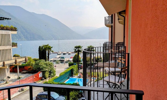Porlezza Apartment | Room '1' with Lake View, Wi-Fi and Air Conditioning