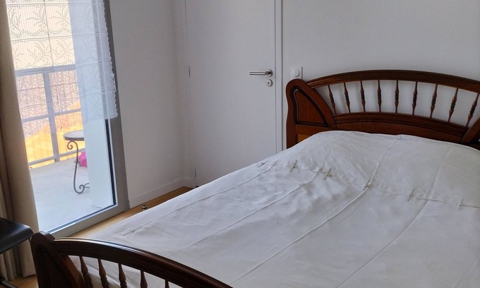 La Rochelle Bed & Breakfast | Cozy Room with Balcony & Private Shower, Near the Ocean