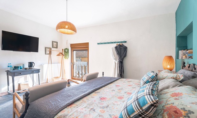 Alcublas Apartment | Room '1B' with Shared Pool, Private Garden and Wi-Fi