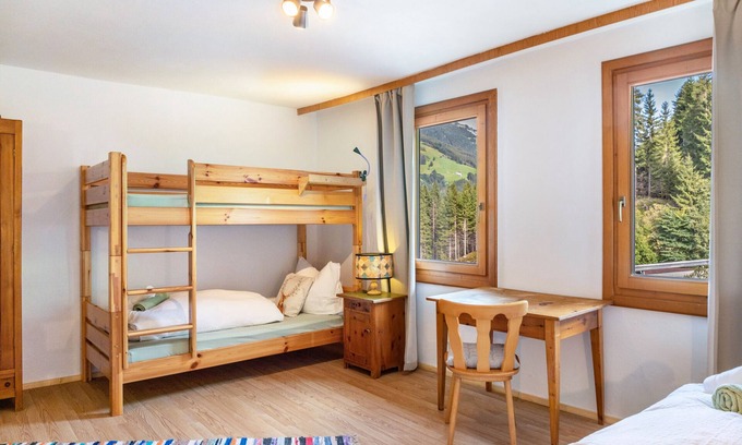 Hainzenberg Apartment | Room '5' with Mountain View, Shared Terrace and Wi-Fi