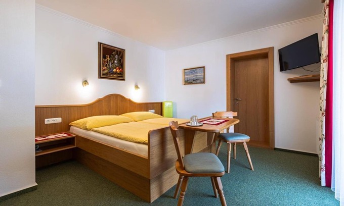 Schuttdorf Cottage | Cozy Room 6 at Guesthouse Bleiweis-Zehentner Awaits You