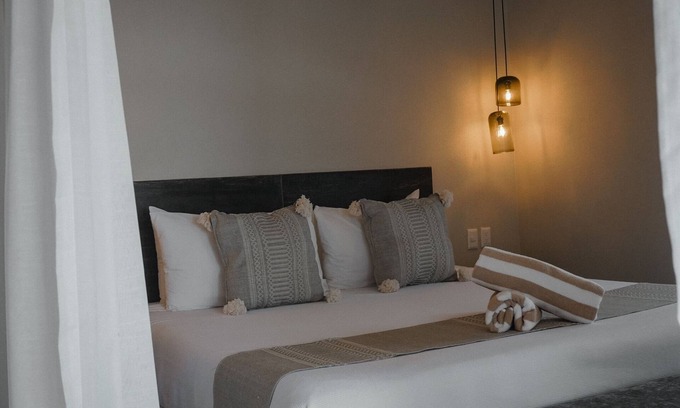 Isla Navidad Apartment | Romantic Oceanfront Condo with Pool and Spa Amenities