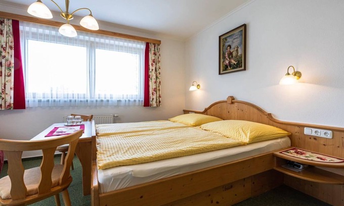 Schuttdorf Cottage | Comfortable Room 7 at Guesthouse Bleiweis-Zehentner