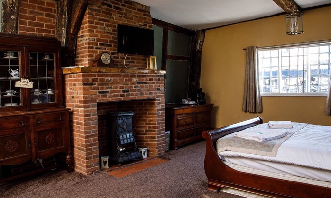 Bordesley House | Family-Friendly Room 8 at the Old Crown Hotel - Rated 9.8