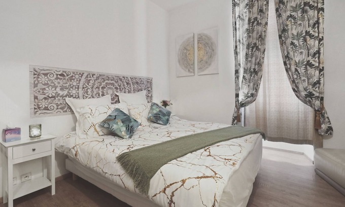 Chateaudouble House | Room 'Bambou' with Shared Terrace and Wi-Fi
