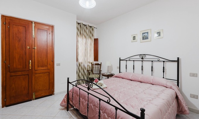 Palmas Arborea Apartment | Camera 1 Room: Cozy Stay with Shared Terrace & Wi-Fi