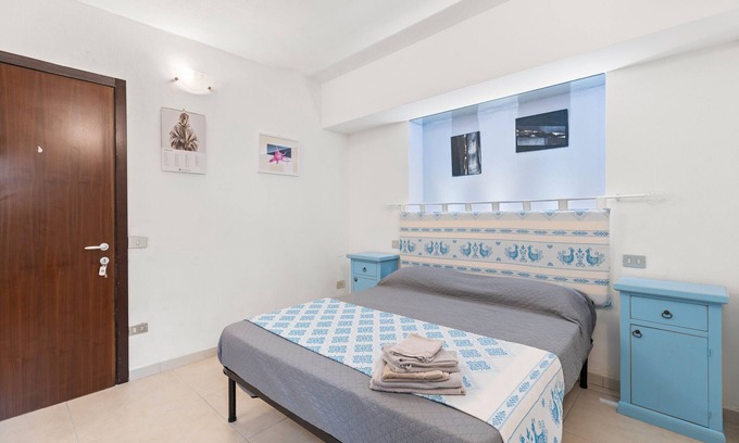 Oristano Historic Centre Apartment | Room 'Camera 1' with Wi-Fi and Air Conditioning