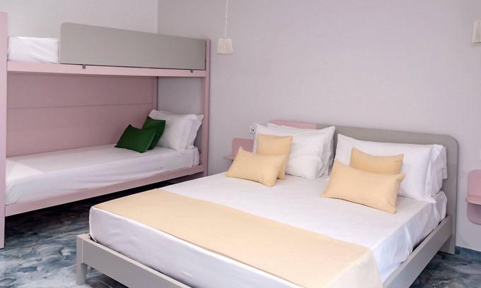 Ercolano Apartment | Room 'Camera Superior Con Balcone' with Mountain View, Wi-Fi and Air Conditioning