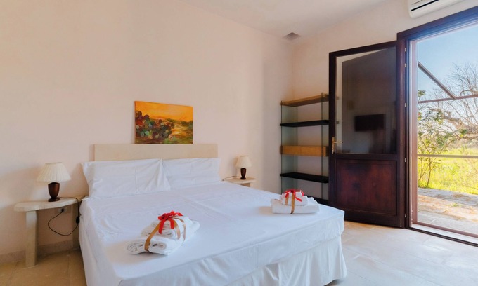 Casarano Apartment | Room 'Cedro' with Private Terrace, Wi-Fi and Air Conditioning