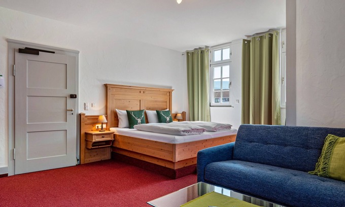 Forbach Apartment | Room 'Christophorus' with Shared Terrace, Shared Garden and Wi-Fi