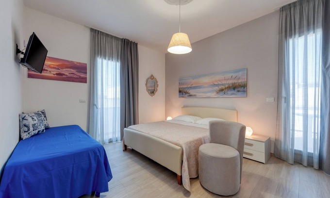 Squinzano Apartment | Room 'Donna Riccia' with Shared Terrace, Wi-Fi and Air Conditioning