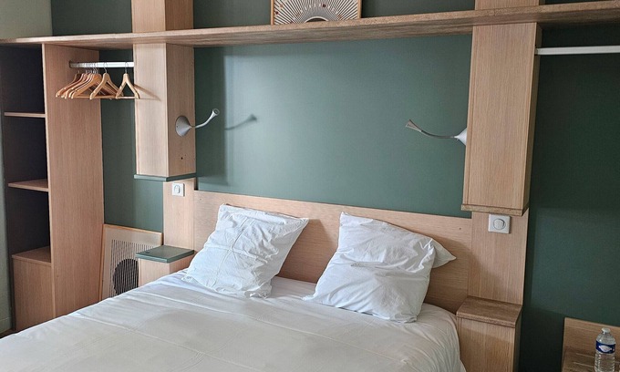 Salies-du-Salat Apartment | Room 'Double Room' with Shared Terrace, Wi-Fi and Air Conditioning