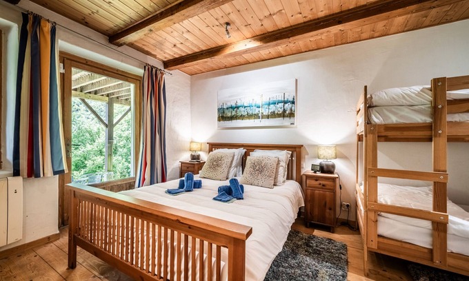 Saint-Jean-dʼAulps Apartment | Room 'Elisthur Chambre N°3' with Mountain View, Private Terrace and Wi-Fi