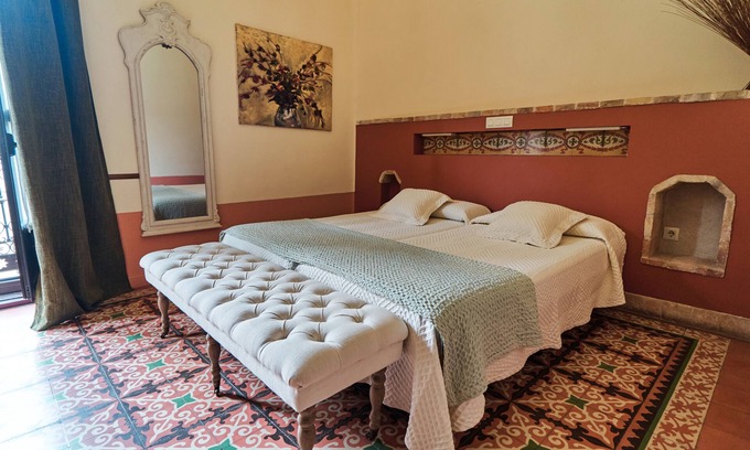Consuegra Apartment | Room 'Familiar - La Despensa' with Shared Pool, Wi-Fi and Air Conditioning