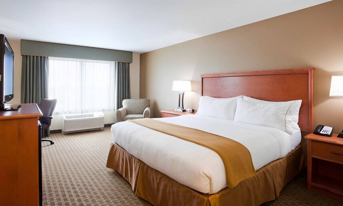 Shakopee House | Room for a Romantic Escape! Free Breakfast