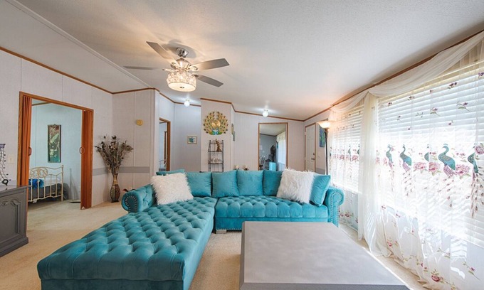 Shiner House | Spacious Stay for Everyone: Family-Friendly & Top Rated