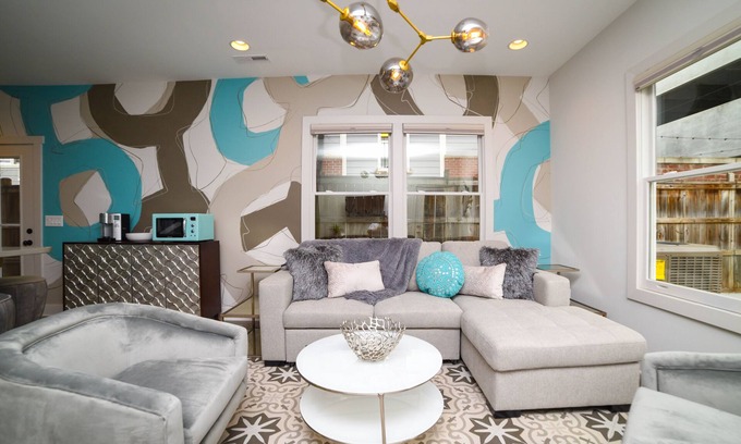 Germantown House | Stylish Downtown 7BR House with Spa & Outdoor Haven