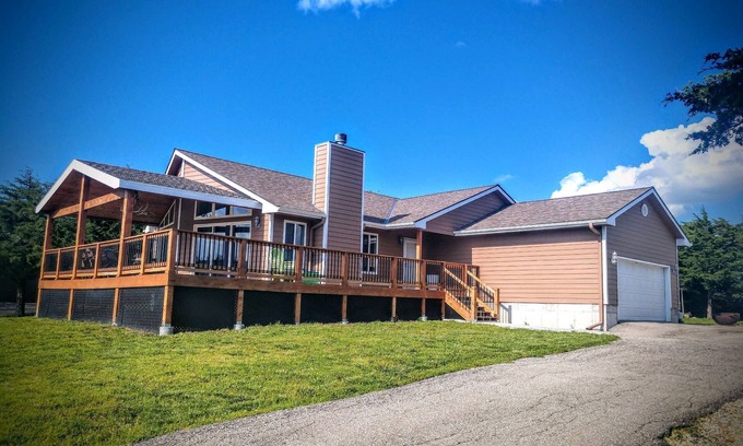 Milford House | Family-Friendly Retreat at Milford Lake, Kansas – 10/10 Rating