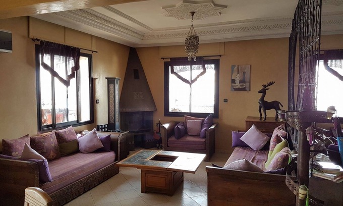 Tangier House | Cozy Family Apartment Room with Ocean View & Hot Tub