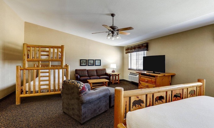 Columbia Hotel | Ideal Space for Groups! King & Bunk Beds at Stoney Creek
