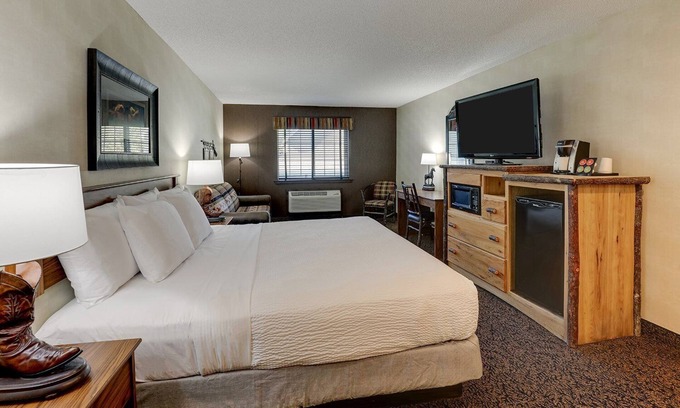 Johnston Hotel | Perfect Suite for Families: King Bunk Bed at Stoney Creek