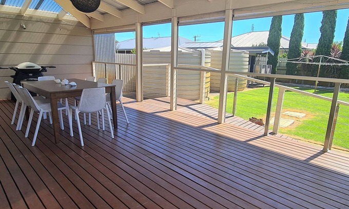 Lacepede House | Spacious Family Retreat - 5 Bedroom Oceanfront Getaway