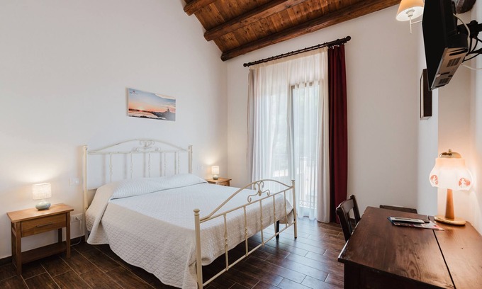 Rilievo Apartment | Room 'Giara' with Mountain View, Wi-Fi, and Air Conditioning