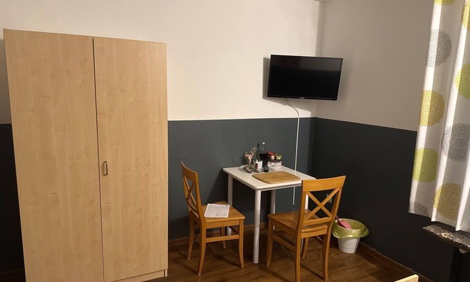Lingen Apartment | Room 'Haus Erika 1' with Shared Terrace and Wi-Fi