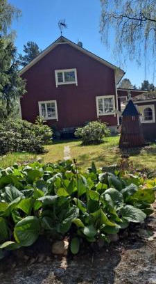 Kaarina House | Cozy Room in Furnished Apartment with Kitchen Access