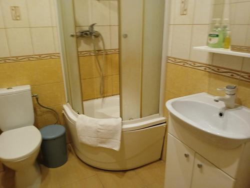 Babite House | Room in a Private House 15 min away from Airport