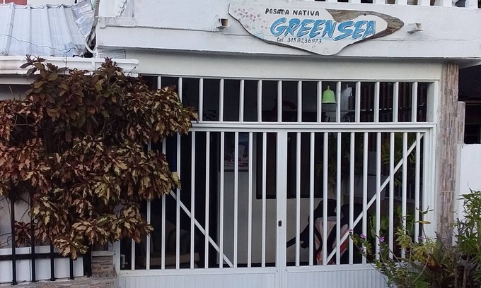 San Andres Hotel | Cozy Room at Green Sea Villa Helen Inn with Spa Access