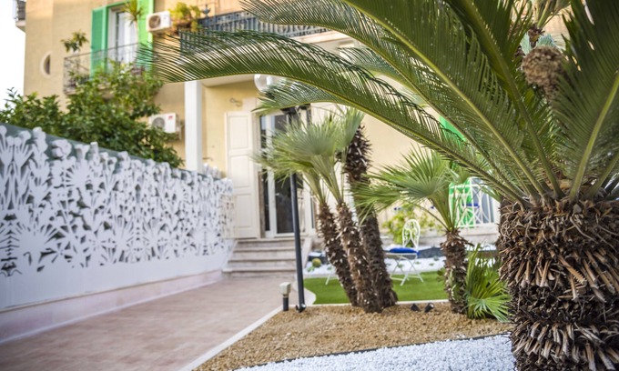 Giovinazzo House | Cozy B&B Triple Room Just Steps from the Sea