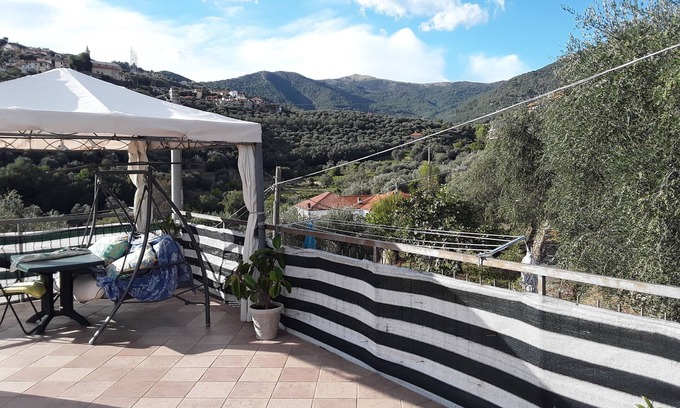 Borganzo House | Guest Rated 10/10: Valle Degli Ulivi in Liguria, Italia
