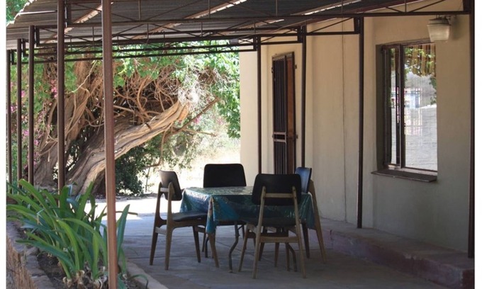 Lephalale House | Cozy Farmhouse Retreat for Families with Breakfast Included