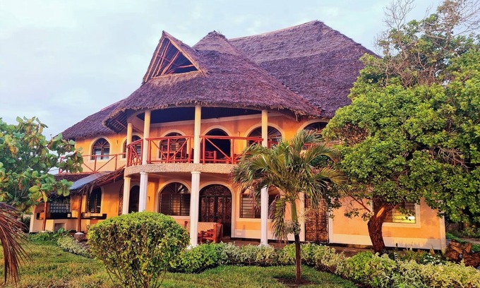 Shimoni Villa | Inviting Dolphin Suite with Ocean View & Spa Amenities