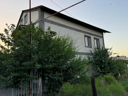 Erebuni Bed & Breakfast | Ideal Lake View House: Family-Friendly with Breakfast Included